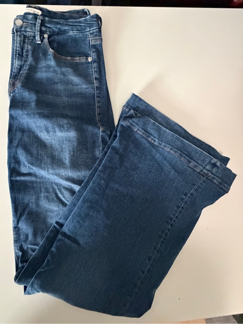 Good American Straight-Leg Denim Jeans in Dark Blue Wash